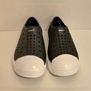 Skadoo Kid's‎ Waterproof Slip on Shoes NEW Black & White Size Toddler 11